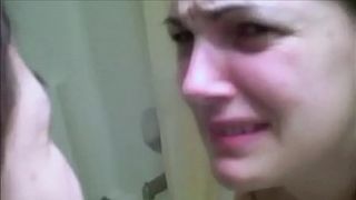 Парень в ванной раком ебёт девушку друга в тугой анус и снимает секс на телефон
